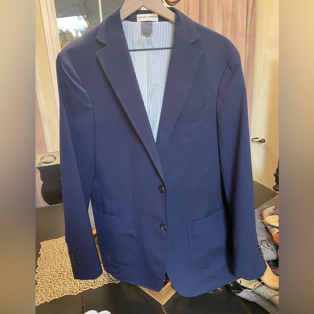Navy blue light weight blazer. Size Med. Crosby and Howard.